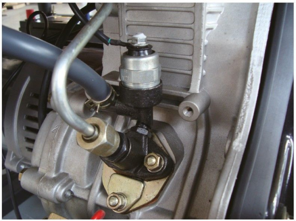 Дизельный генератор Hyundai DHY 6000LE-3  передвижной фото